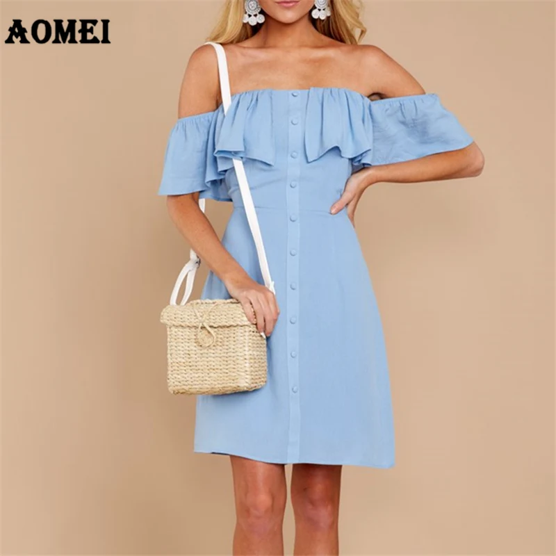 Летнее мини-платье с синими пуговицами и рюшами без бретелек открытой спиной