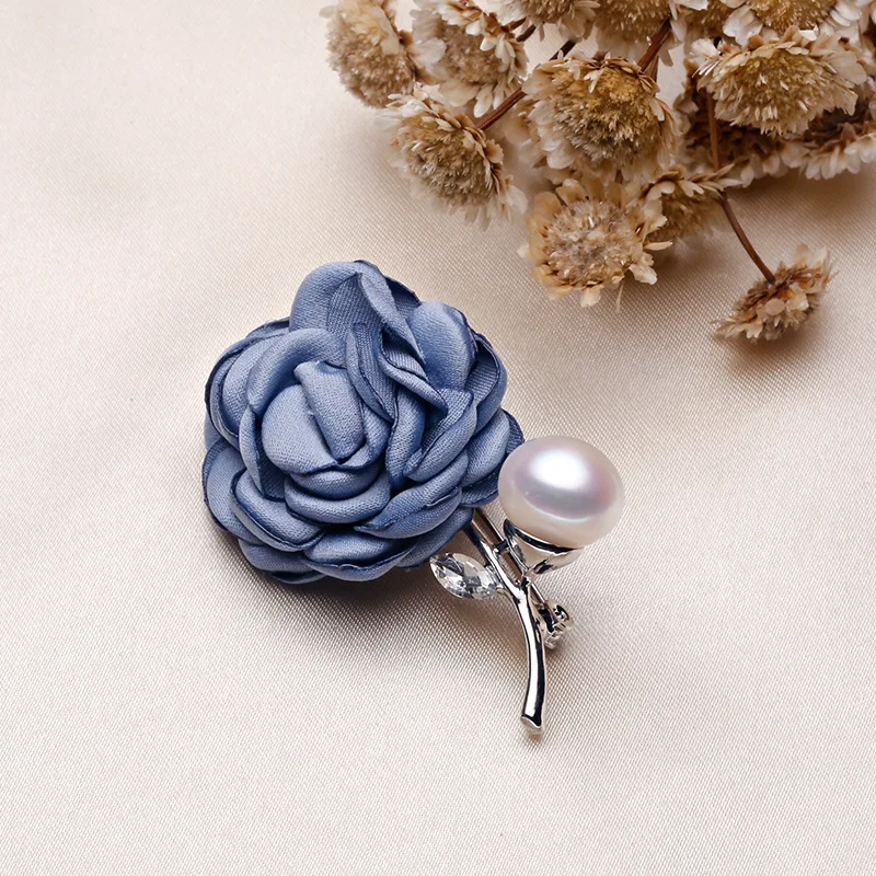 

Natural White Fresh Water Pearl 10-11mm Brooch Blue Fabric Flower Bohemia Plant Crystal Brooches for Women Gift