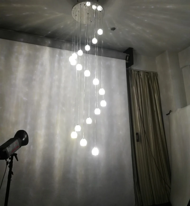 値段 現代の Led 大階段のシャンデリアの照明器具ライトハンギングロングロフトガラスボールシャンデリアスパイラルコード