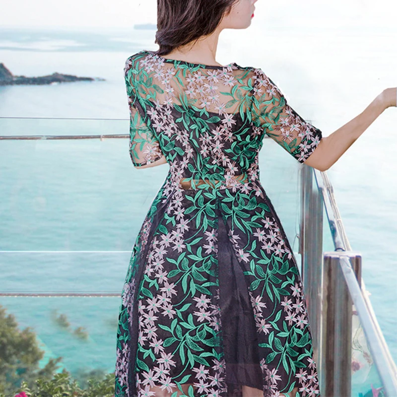 Женское платье с коротким рукавом длинное макси круглым вырезом и цветочной