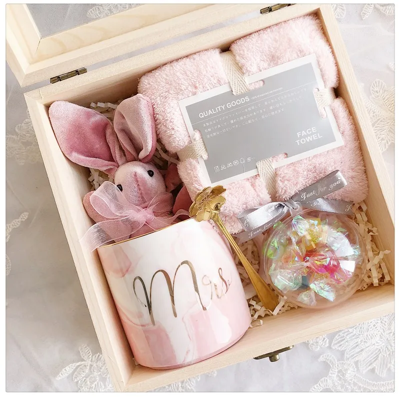 

free shipping 1set birthday gifts wedding return gifts bridesmaid groomsman towel Ceramic cup gift box rabbit Christmas present