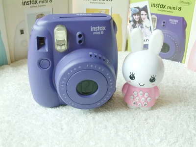 Фотокамера моментальной печати Fujifilm Instax Mini 8 Цвета: красный, розовый, синий, черный, желтый, белый с помощью пленки Instax Mini
