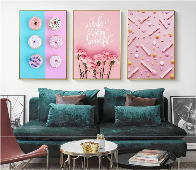 Скандинавская картина с изображением розовых конфет пончиков цветов настенная
