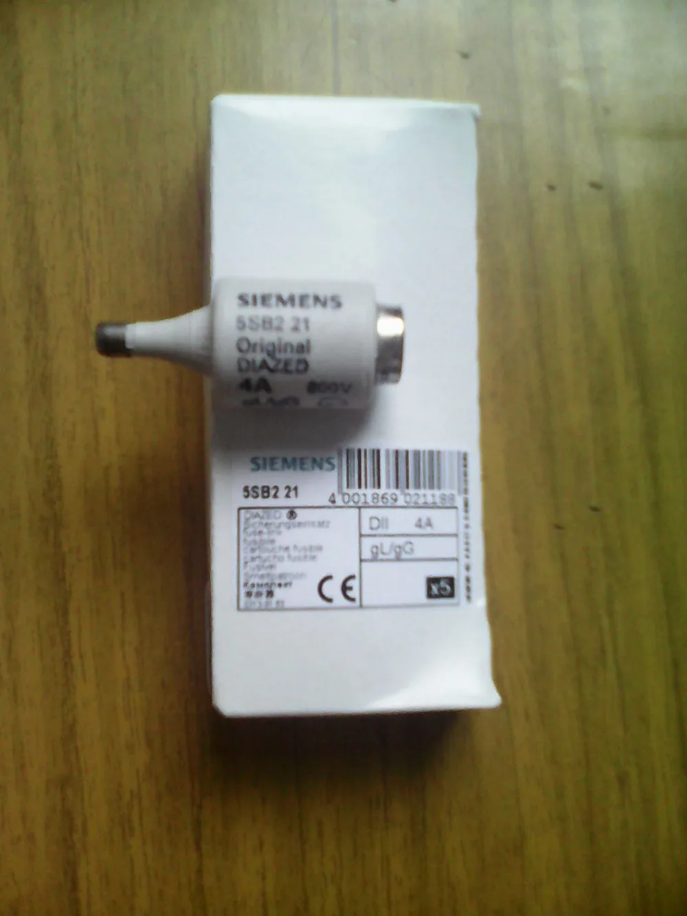 Предохранители: 5SB211 2A 500V gG / 5SB221 4A 5SB231 6A 5SB251 10A 5SB261 16A 5SB271 20A 5SB281 25A ( DII E27)|Перемычки| |