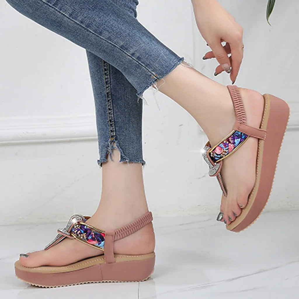 Женские босоножки Летняя женская пляжная обувь со стразами на низкой танкетке в