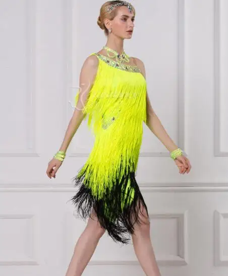 Платье для соревнований по индивидуальному заказу с мехом зеленое черное