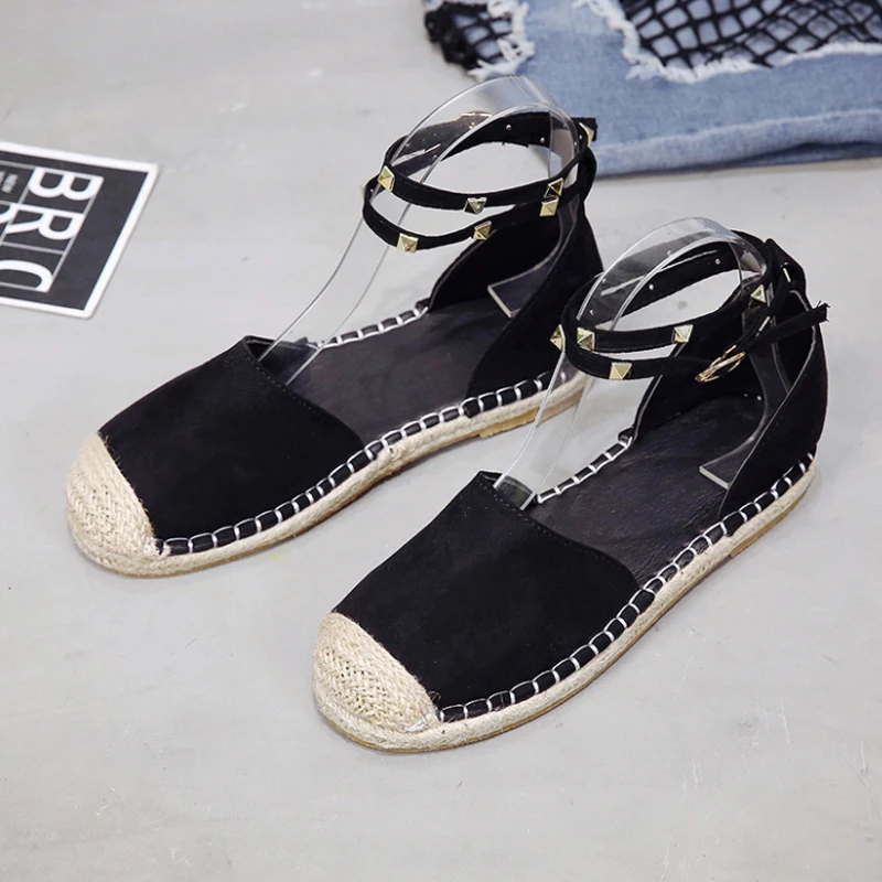 Лидер продаж Летняя женская обувь на плоской подошве с заклепками по бокам