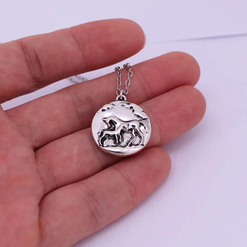 

hzew horse Mother and child pendant nexklace gift