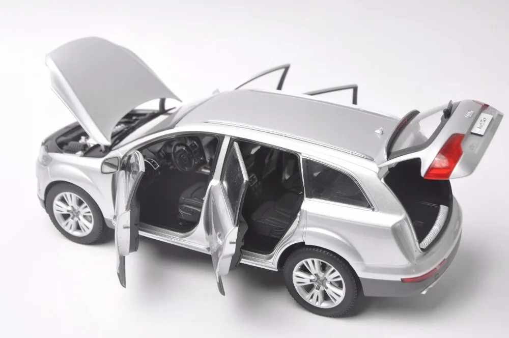 1:18 литья под давлением модель для Audi Q7 2010 серебро внедорожник сплав игрушечный автомобиль миниатюрная коллекция подарок