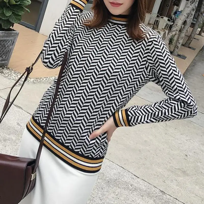 Женский вязаный свитер Xisteps черный в клетку с длинным рукавом и круглым вырезом