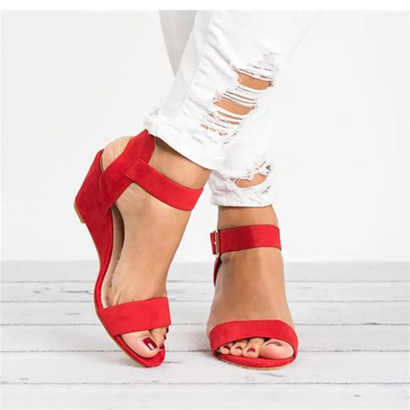 Женские босоножки женская обувь на танкетке модель 2019 года модные сандалии с