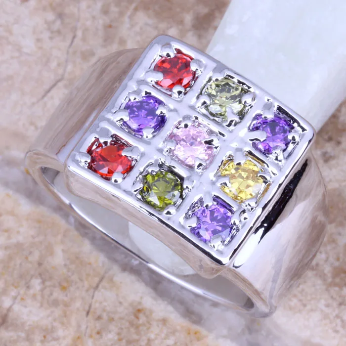 Яркое разноцветное зеленое кольцо с перидотом посеребренное женское Размер 6/7/8/9