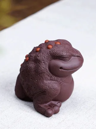 

Yixing purple clay tea pet three-legged gold toad hand-made boutique tea play tea ceremony tea set accessories