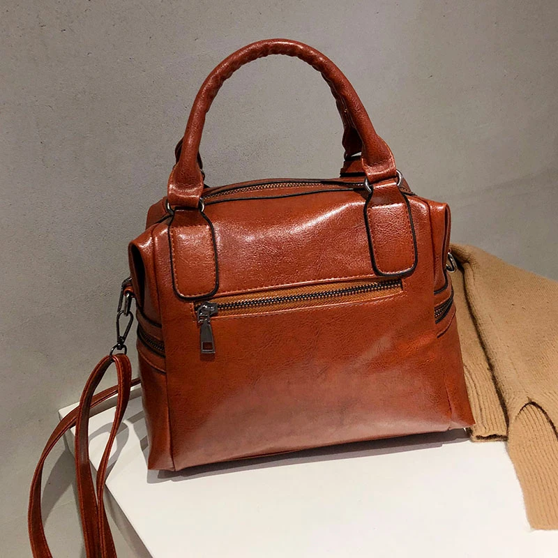 Женская сумка мессенджер из искусственной кожи винтажная с заклепками