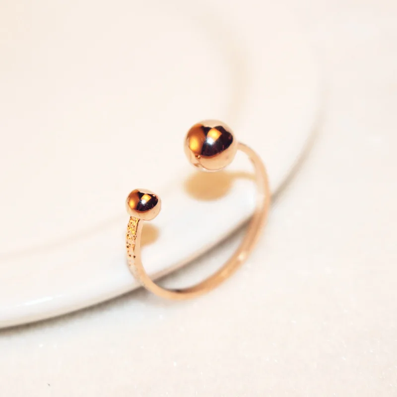 Регулируемые кольца цвета розового золота с двумя шариками открытые