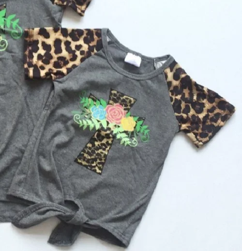 me Летние футболки для маленьких девочек, серая рубашка, рубашка с крестообразными цветами, леопардовая одежда с рукавами для малышей и мам, рубашки mommy me - Цвет: me