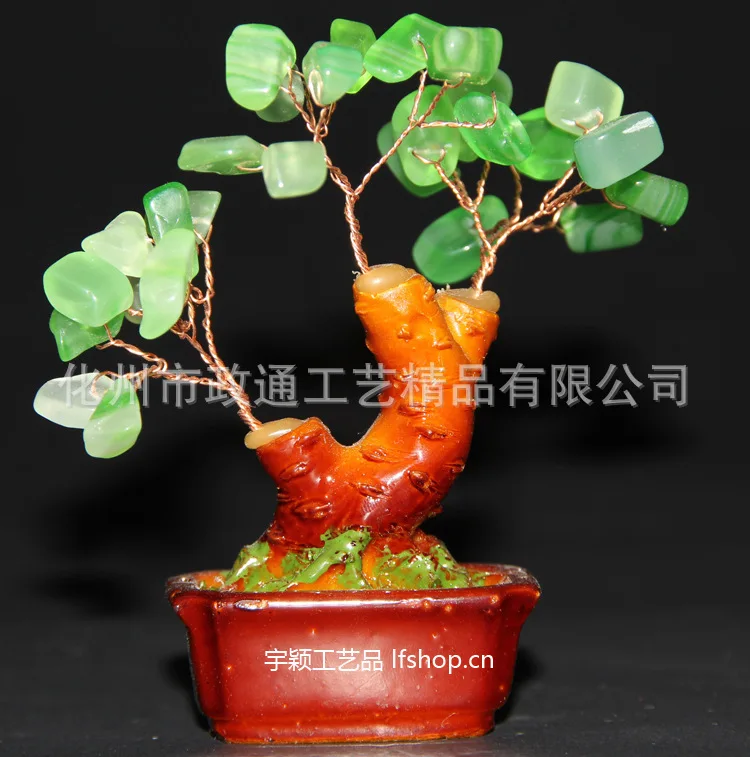 wholesale Jade fiscal resin with people Lucky Craft Crystal tabletop tree ornaments opening gifts |