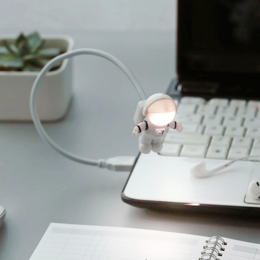 Забавный Астронавт USB гаджет космонавт USB светодиодный светильник регулируемый ночной Светильник гаджеты для компьютера PC лампа