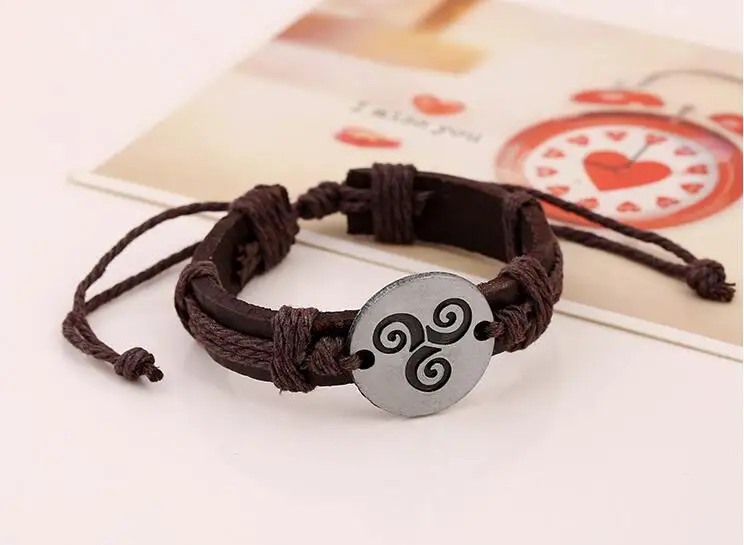 Кожаные браслеты Teen Wolf Triskele ювелирные изделия из фильма Pulseras Прямая поставка