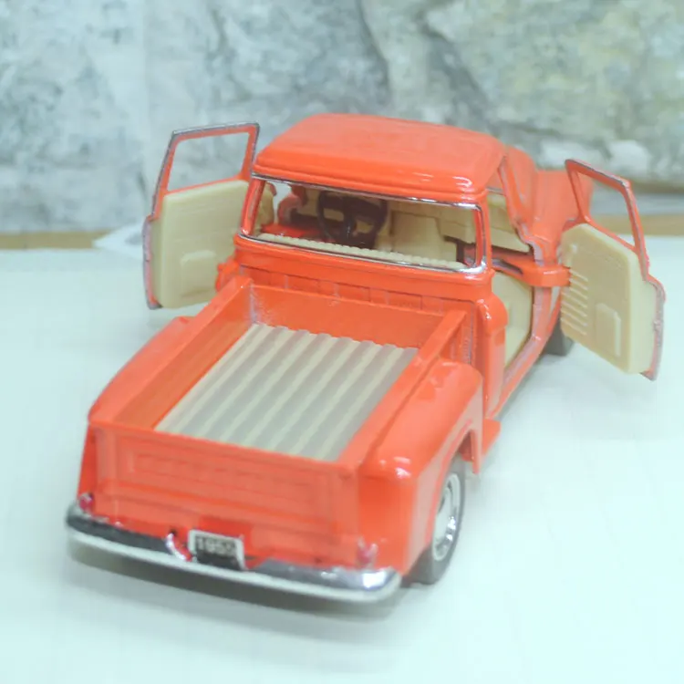 Игрушечная машинка в масштабе YJ KT 1/32 США 1955 Chevy Stepside Pick Up литый под давлением