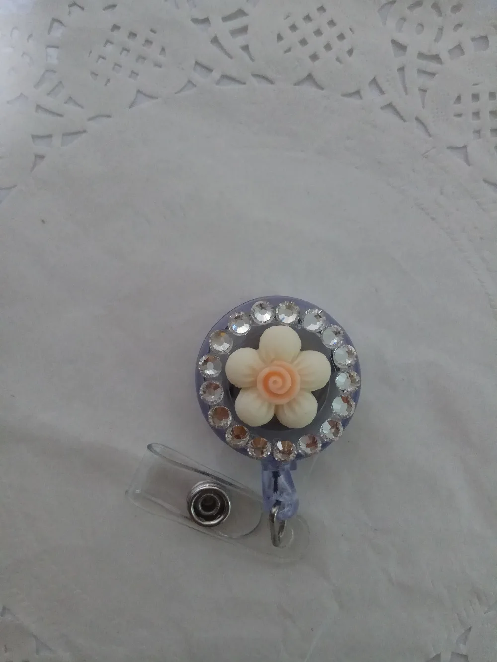 Прекрасный Смола Сакура выдвижной С кристалалми и стразами I. D держателя