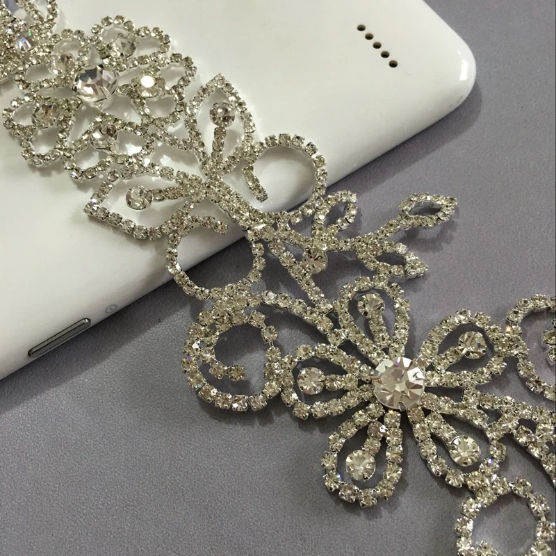 Стразы Цветочная аппликация 1 шт. Серебряная основа пришивная 20x6 см используется