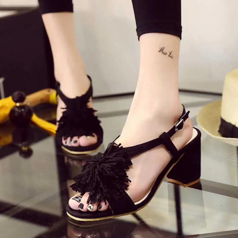 2016 Новая Мода Кисточкой Сандалии Peep Toe 7.5 см Квадратный Каблук Пряжкой Удобная