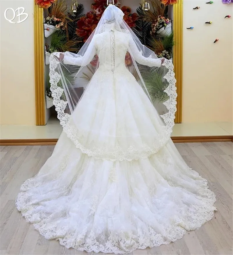 Бальное платье на заказ с длинным рукавом и высоким воротом кружевное бисером