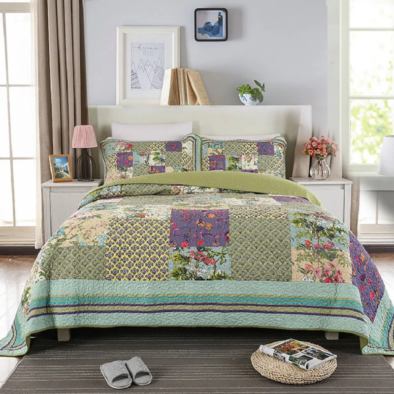 

Quilted Double Blanket Quilt Set 3PCS Bedspread on the Bed with Pillowcase Super King Size Floral Patchwork Coverlets