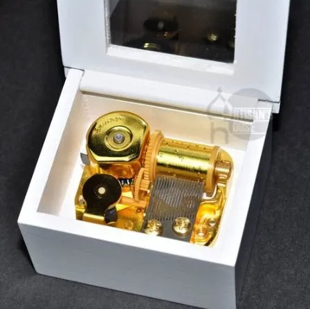 Laxury 18 Note заводная деревянная музыкальная шкатулка в белом цвете переноска с