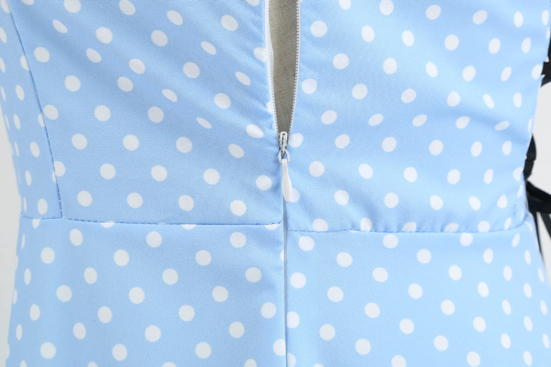 Сексуальное ретро платье в белый горошек 2019 винтажное с лямкой на шее Audrey Hepburn 50s