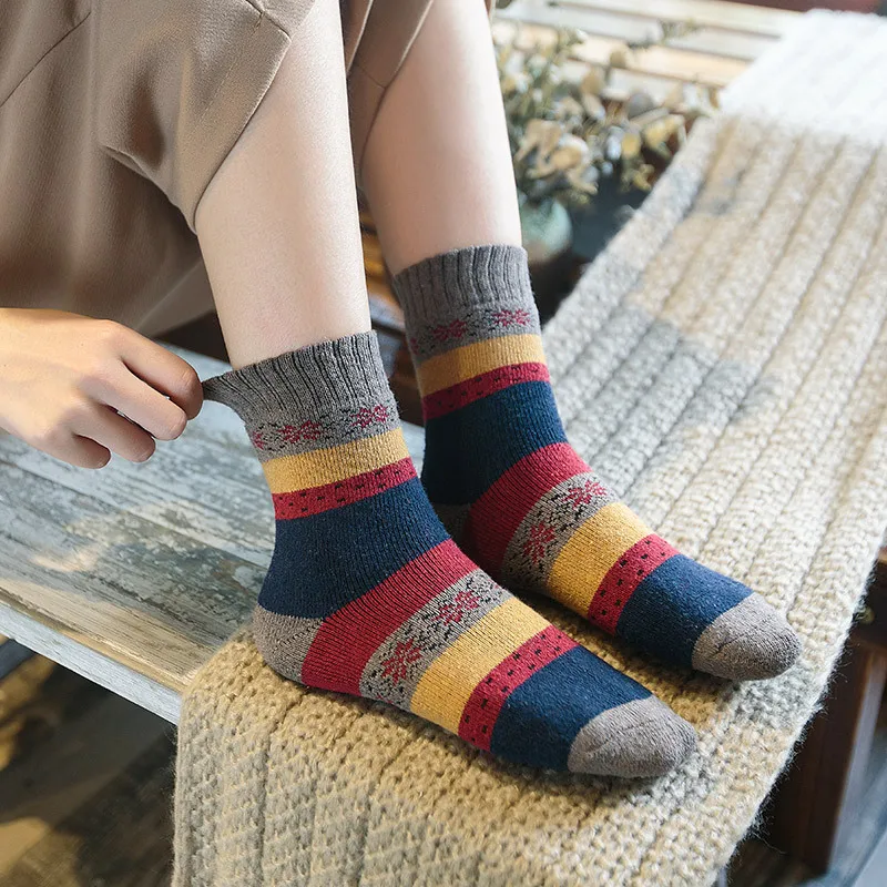 

5Pairs/Lot Vintage Christmas Socks Women Autumn Winter Thick Warm Socks Cartoon Deer Snowflake Jacquard Mid-Tube Cotton Sock Set