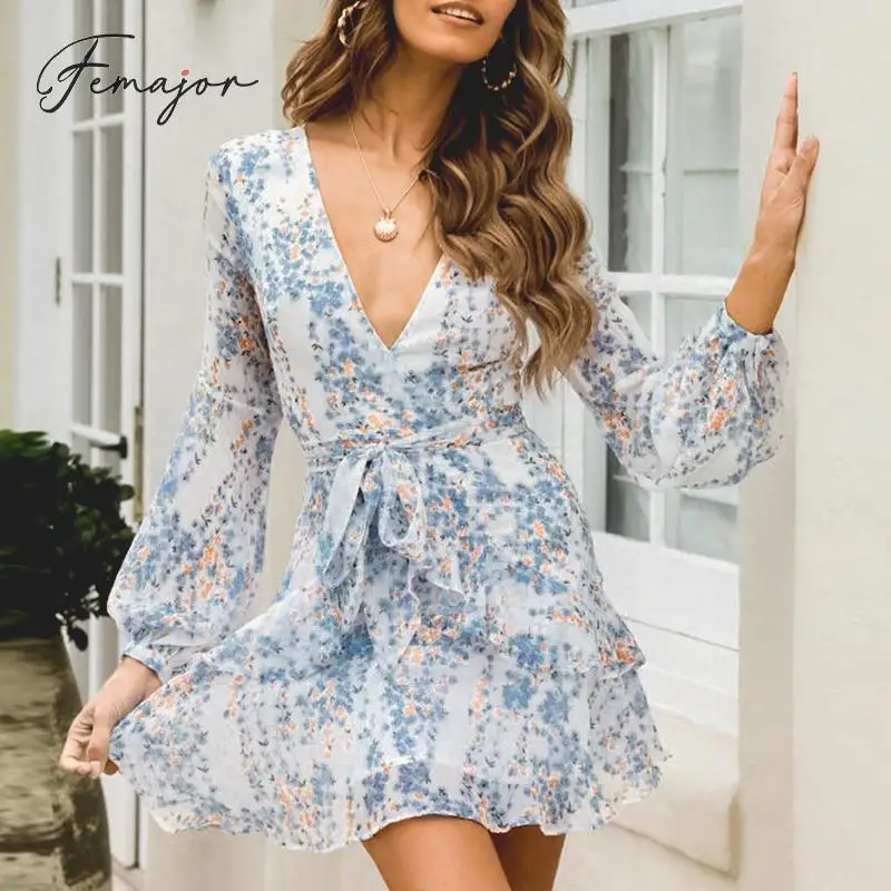 Женское осенне зимнее платье модное короткое с цветочным принтом и длинными