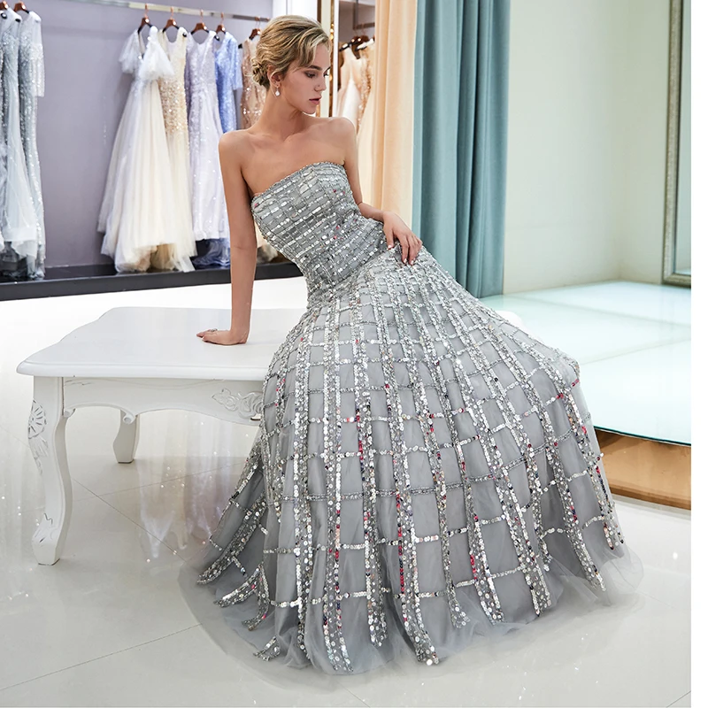 Новое поступление серебряные трапециевидные платья для выпускного вечера