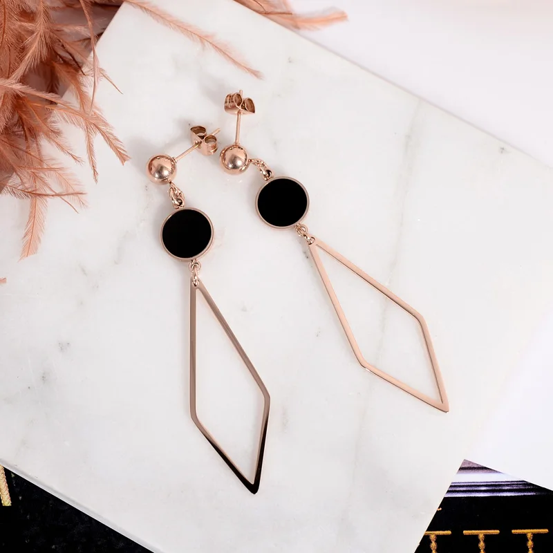 

YUN RUO 2018 New Fashion Classic Rhombus Stud Earring Woman Rose Gold Color Titanium Steel Jewelry Girl Birthday Gift Never Fade