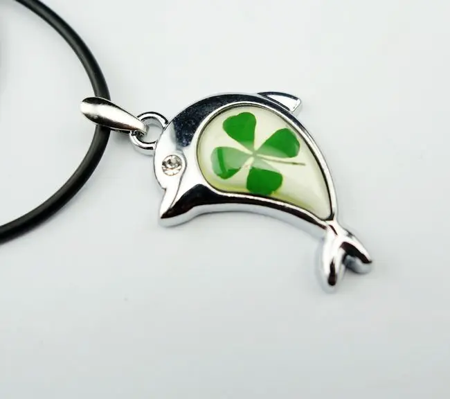 20 шт. модное ожерелье с дельфинами Клевер покрытием цены по прейскуранту