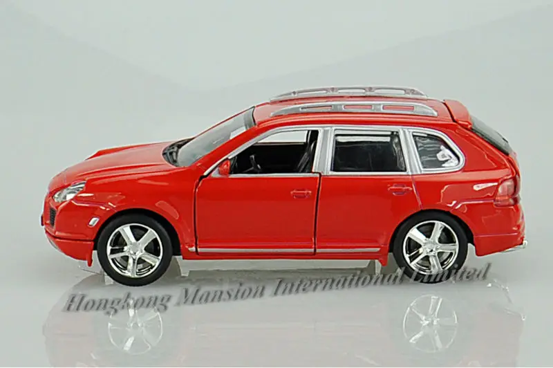 Коллекционная модель автомобиля SUV 1:32 из сплава под давлением для Porsche Cayenne Turbo S