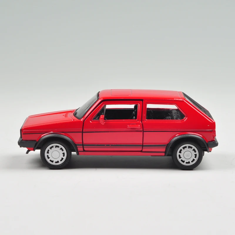 Красная модель автомобиля VW 1983 GOLF GTI 1:36 модели игрушек из сплава литый под