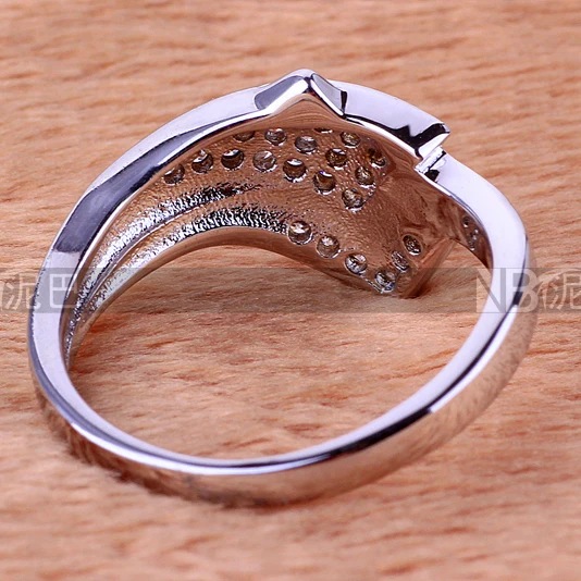 Обручальное кольцо ювелирное изделие с настоящими кристаллами циркония из