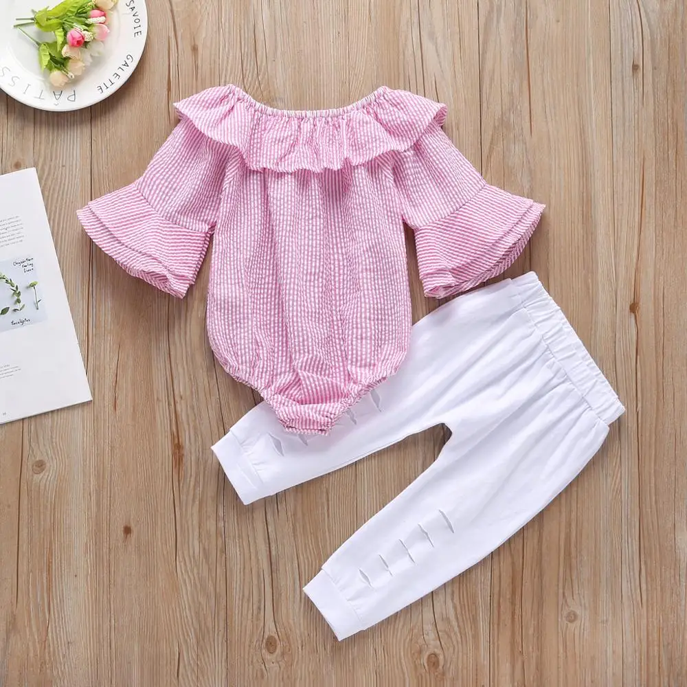 Комплект одежды для маленьких девочек боди в розовую полоску + белые брюки 2