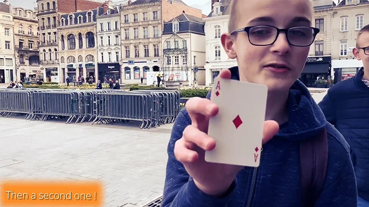 SPLIT CARD (мерцающие и онлайн инструкции) от Mickael Chatelain Magic Tricks Illusions Close up Stage gumick