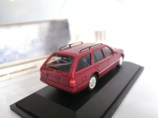 Ее pa 1:43 MB E 320 T-Limousine красный сплав модель автомобиля литья под давлением металлические игрушки подарок на день рождения для детей мальчик другой