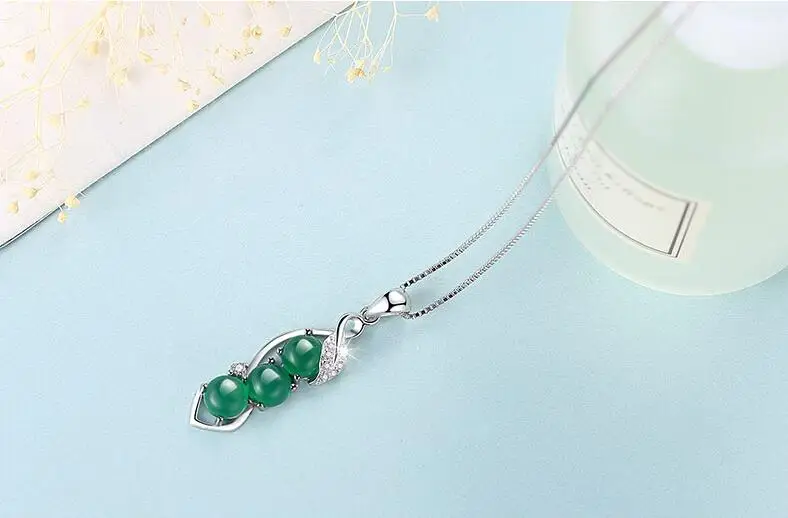 

Green chalcedony Pendant 925 silver necklace crystal female bean Chain Collar Ornament Gift