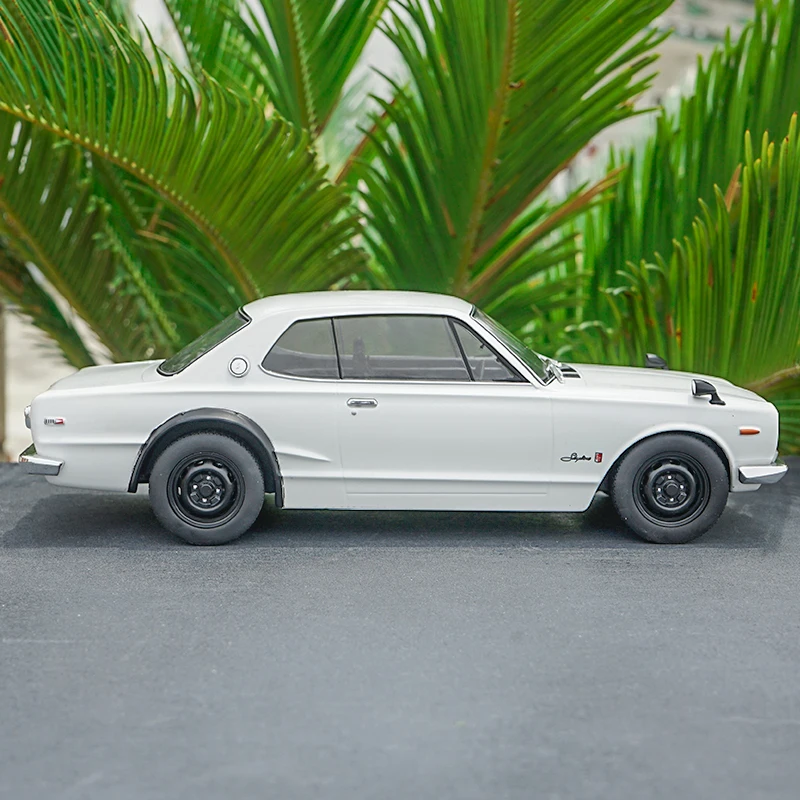 Коллекционная модель игрушечного автомобиля 1:18 SKYLINE 2000 из сплава подарок для