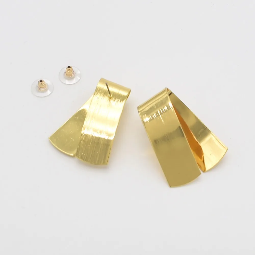 

Inlove 2 Colors Simple Women Fashion Personality Drop Jewelry Gold Metal Geometric Stud Earrings for Lady Party Accessory