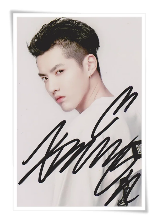 Фотография с автографом KRIS Wu Yifan 4*6 дюймов Бесплатная доставка 11 2016 05|autographed