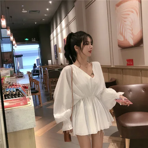 Женский топ с рукавами-фонариками и V-образным вырезом |