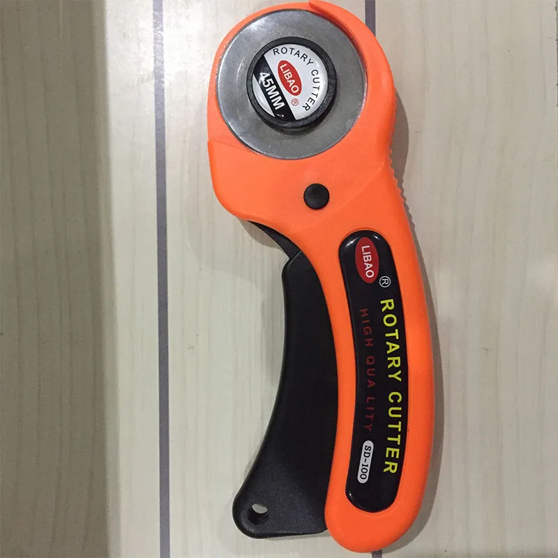 

1pcs 45mm Circular Rotary Blade Patchwork Fabric Cloth Cutter Leather Craft Hand Knife Roller Knife Cutter Sewing Tools
