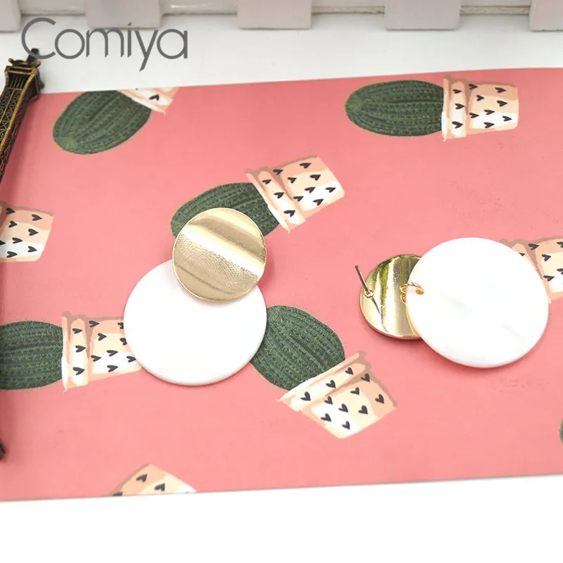 Женские серьги подвески Comiya круглые золотого цвета из цинкового сплава в