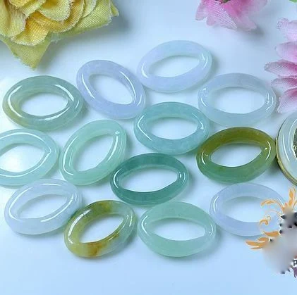 

Натуральный нефритовый лед три цвета Yuhuan Пряжка овальное плоское кольцо Ссылка Пряжка diy ювелирные аксессуары нефрит разбросанные бусины